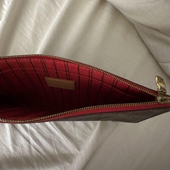 Authentic Louis Vuitton Monogram Neverfull Pouchette - Picture 7 of 9